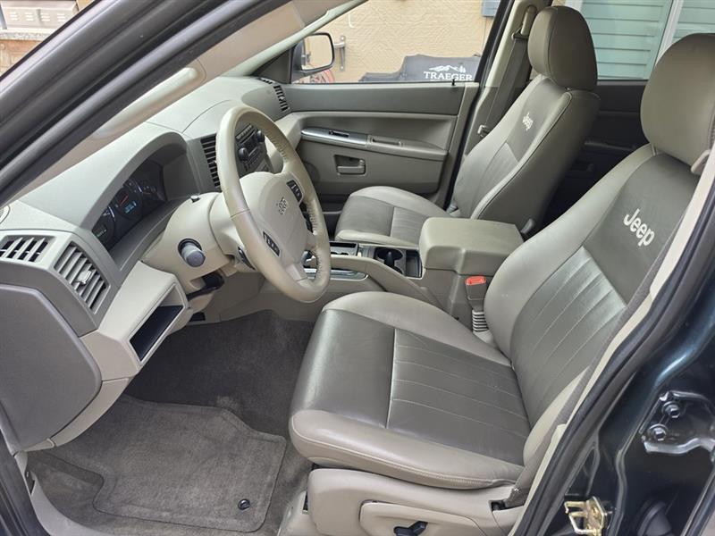 Jeep Grand Cherokee Laredo 2WD 2005