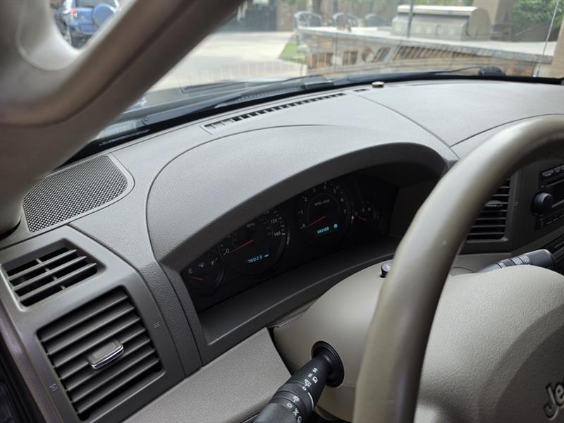 Jeep Grand Cherokee Laredo 2WD 2005