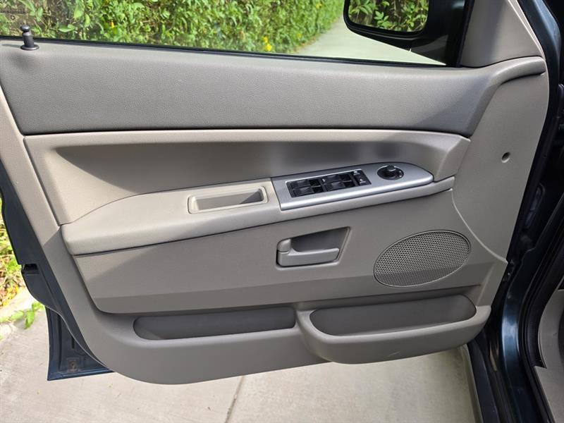 Jeep Grand Cherokee Laredo 2WD 2005