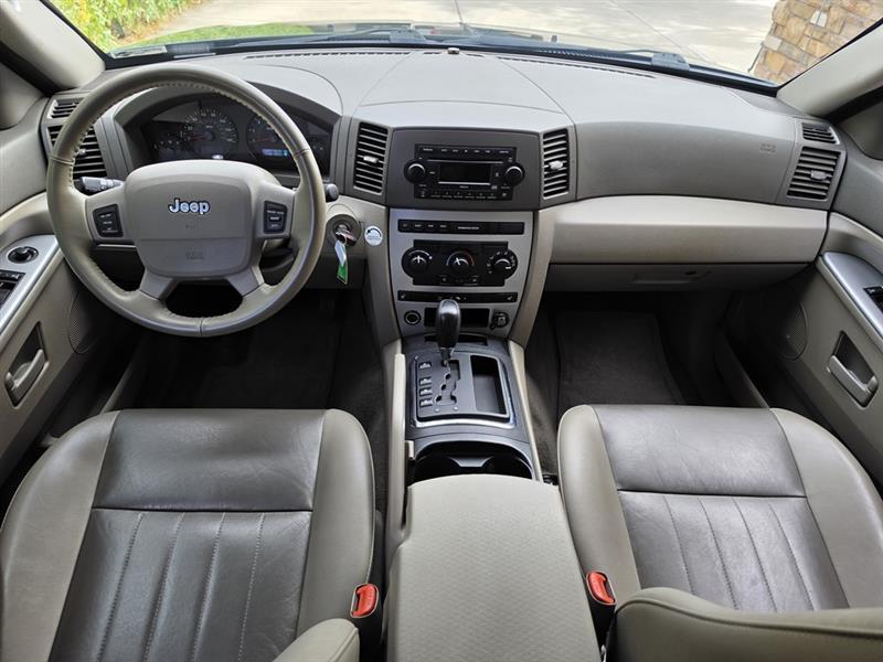 Jeep Grand Cherokee Laredo 2WD 2005