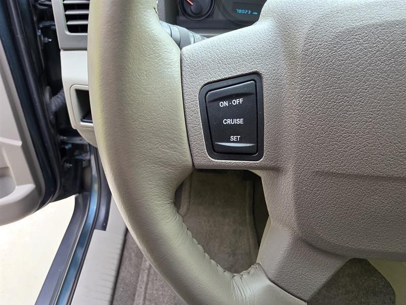 Jeep Grand Cherokee Laredo 2WD 2005