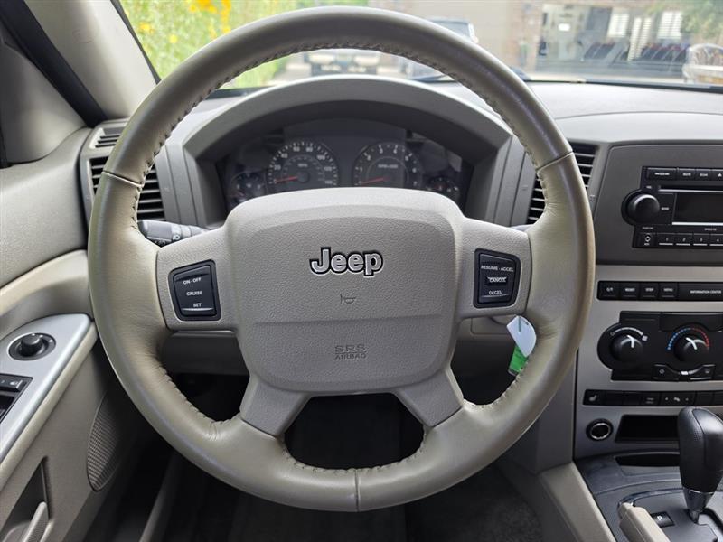 Jeep Grand Cherokee Laredo 2WD 2005