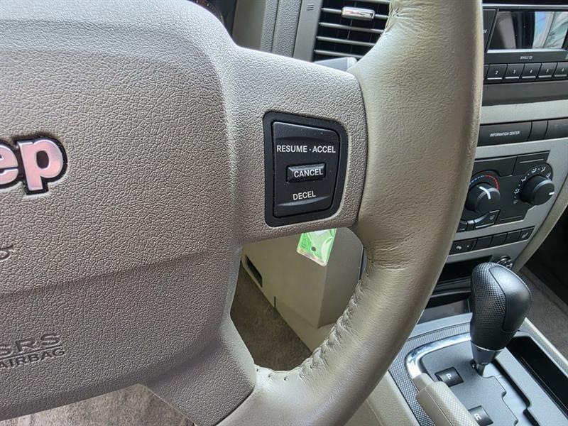 Jeep Grand Cherokee Laredo 2WD 2005