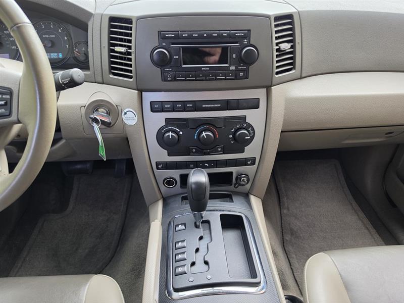 Jeep Grand Cherokee Laredo 2WD 2005