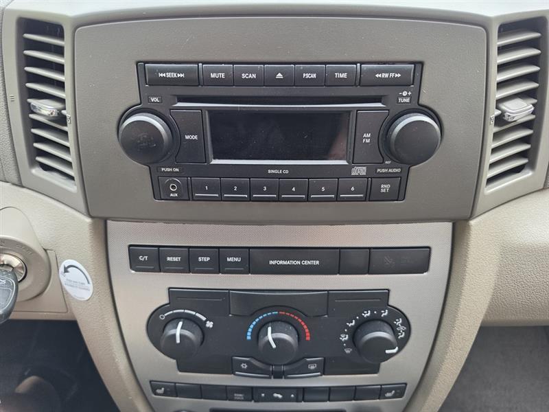 Jeep Grand Cherokee Laredo 2WD 2005