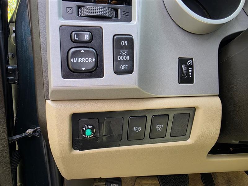 Toyota Sequoia SR5 5.7L 4WD 2008