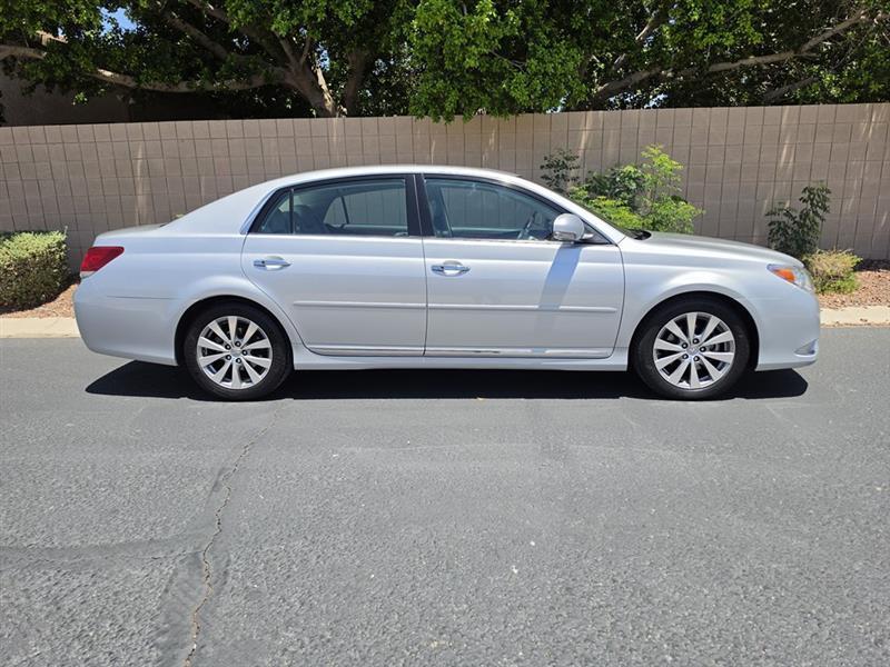 Toyota Avalon  2011