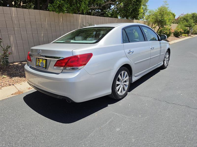 Toyota Avalon  2011