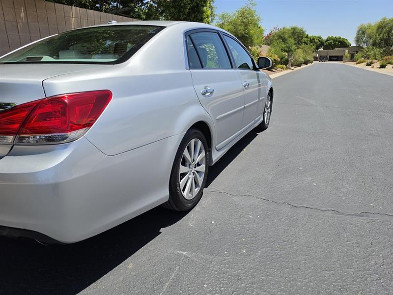 Toyota Avalon  2011