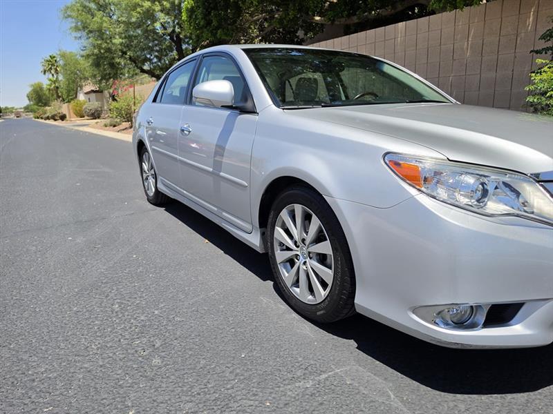 Toyota Avalon  2011