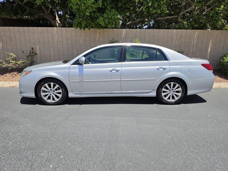 Toyota Avalon  2011