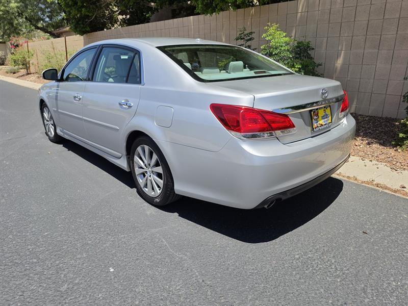 Toyota Avalon  2011