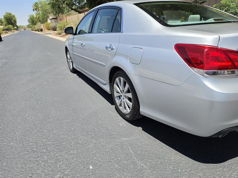 Toyota Avalon  2011
