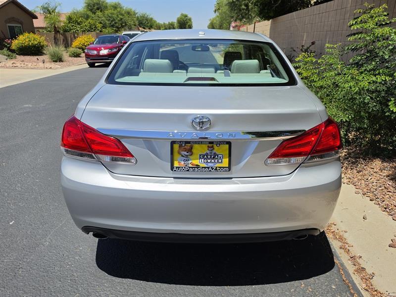 Toyota Avalon  2011
