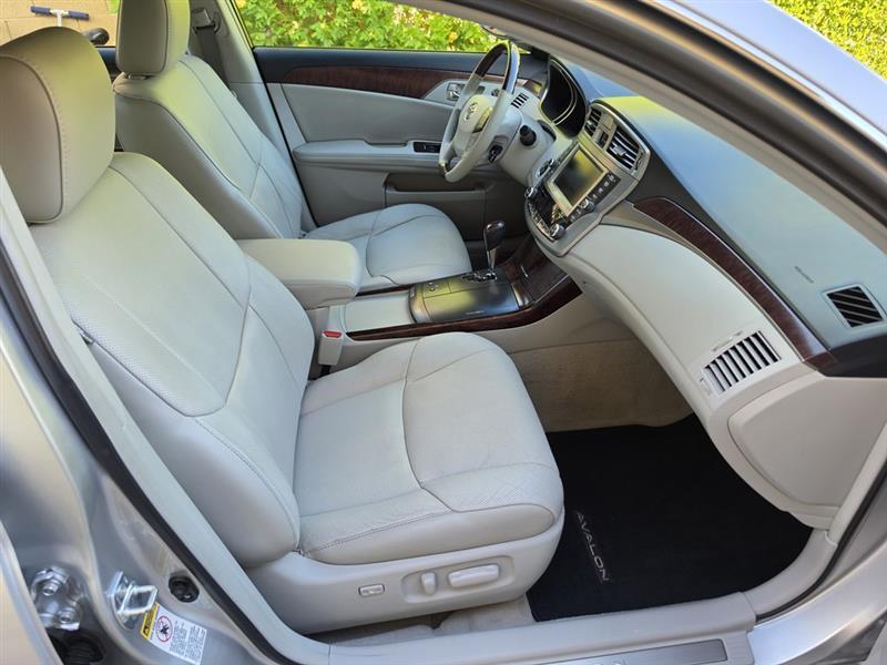 Toyota Avalon  2011