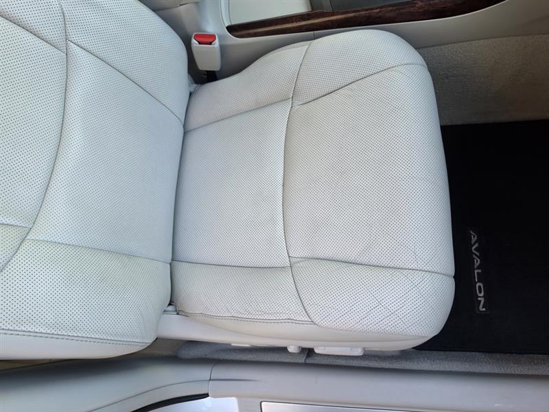 Toyota Avalon  2011