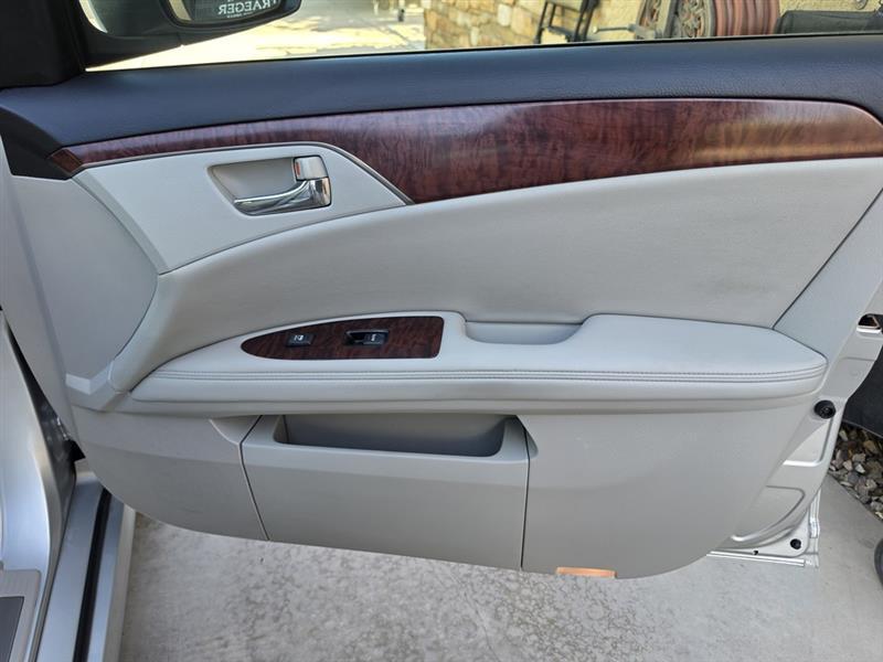 Toyota Avalon  2011