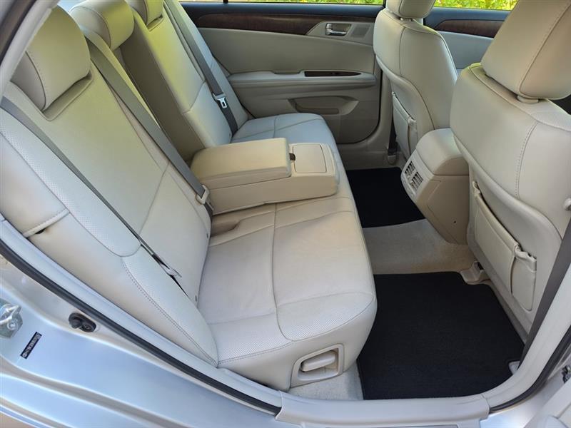 Toyota Avalon  2011