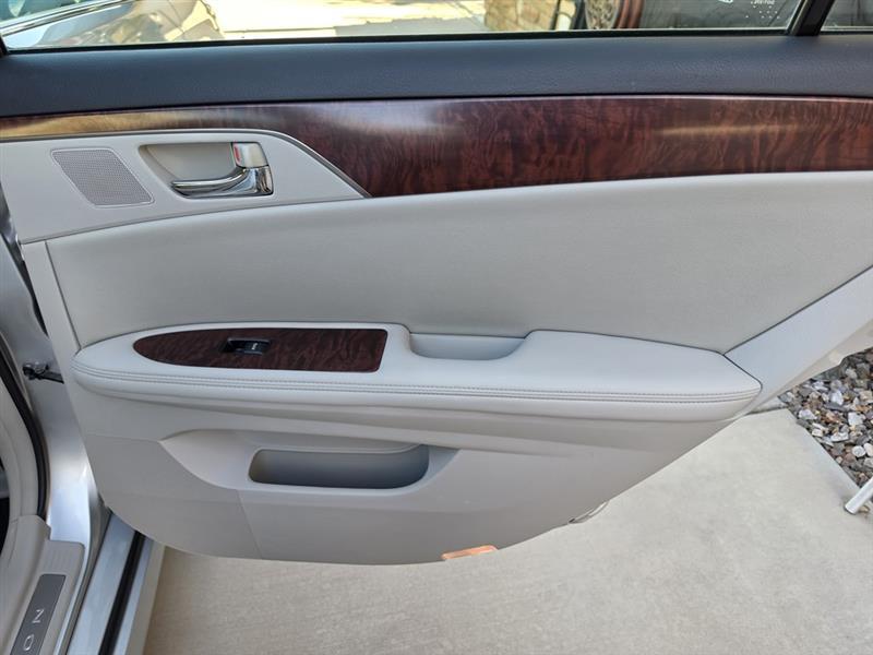 Toyota Avalon  2011