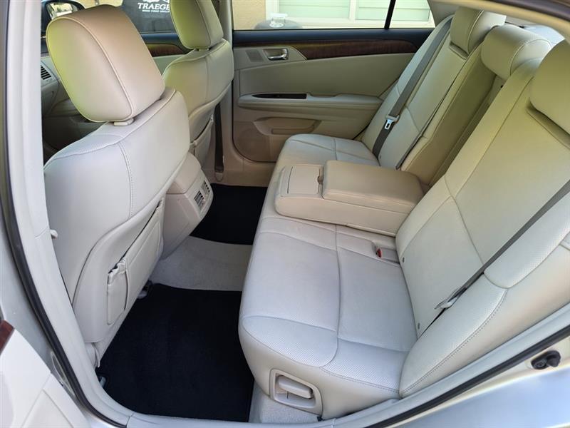 Toyota Avalon  2011