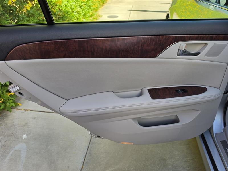 Toyota Avalon  2011