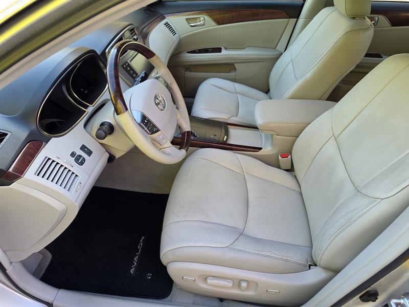 Toyota Avalon  2011
