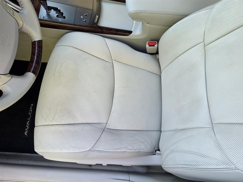 Toyota Avalon  2011