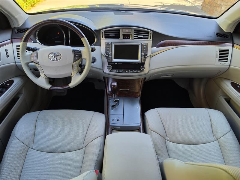 Toyota Avalon  2011