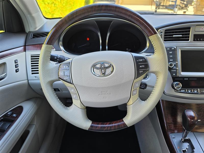 Toyota Avalon  2011