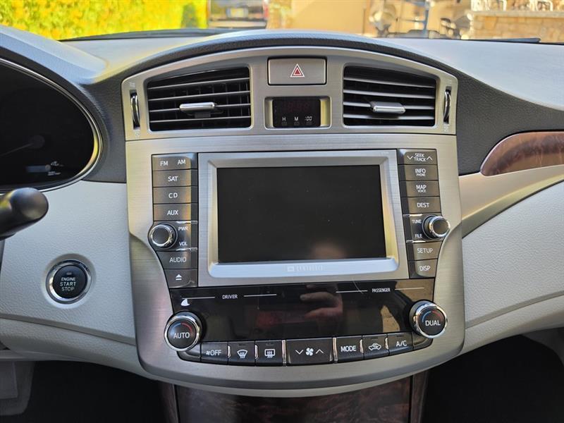Toyota Avalon  2011