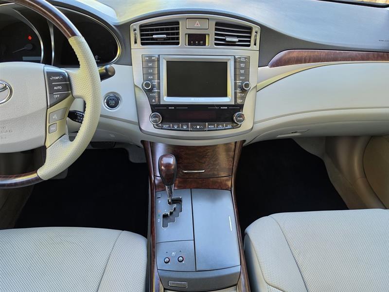 Toyota Avalon  2011