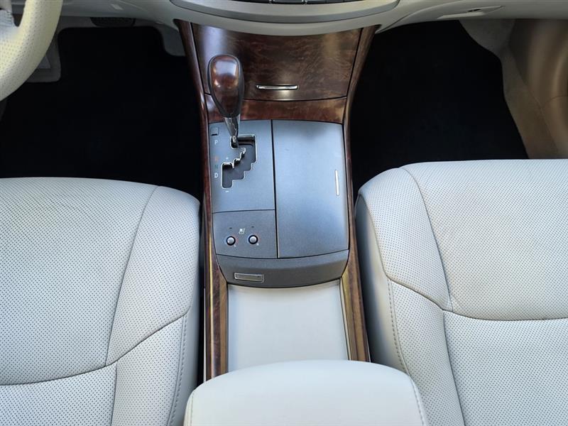 Toyota Avalon  2011