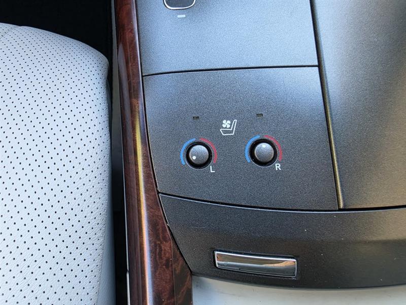 Toyota Avalon  2011