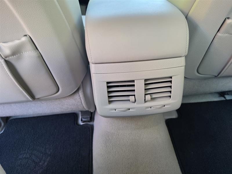 Toyota Avalon  2011