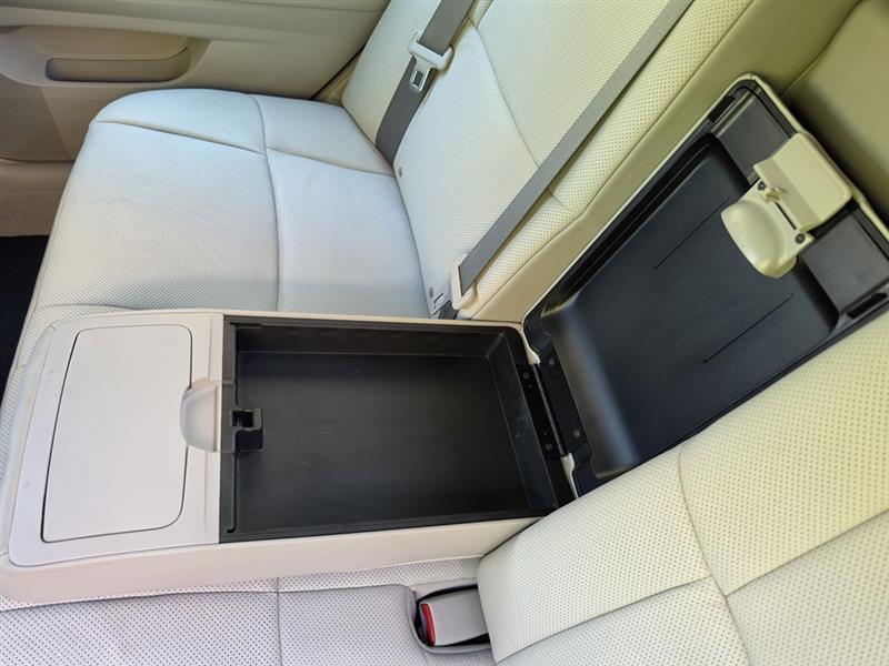 Toyota Avalon  2011