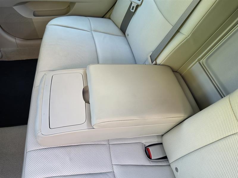 Toyota Avalon  2011