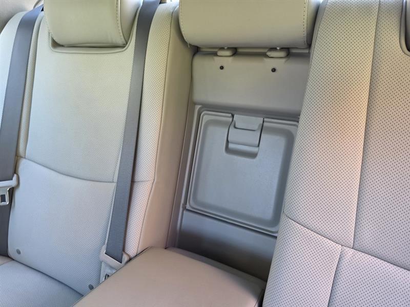 Toyota Avalon  2011
