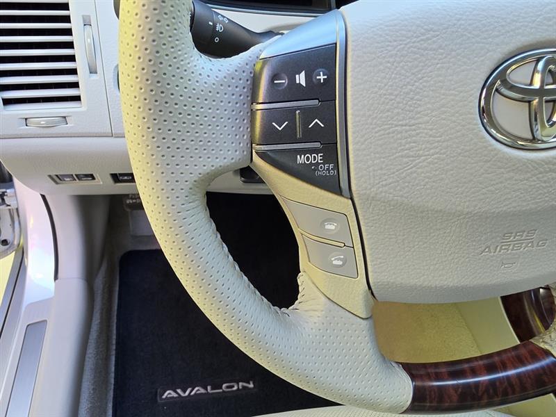 Toyota Avalon  2011