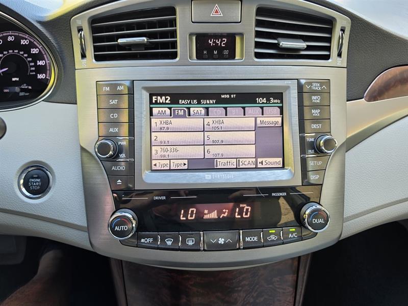 Toyota Avalon  2011