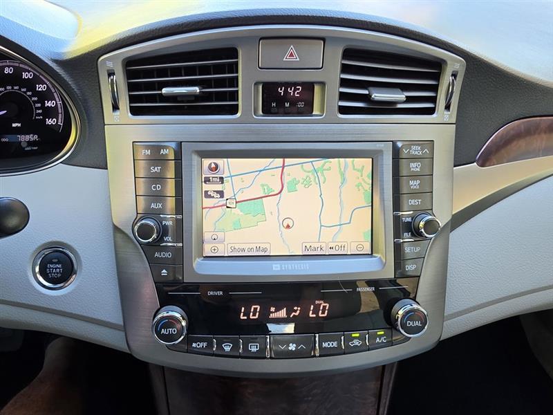 Toyota Avalon  2011