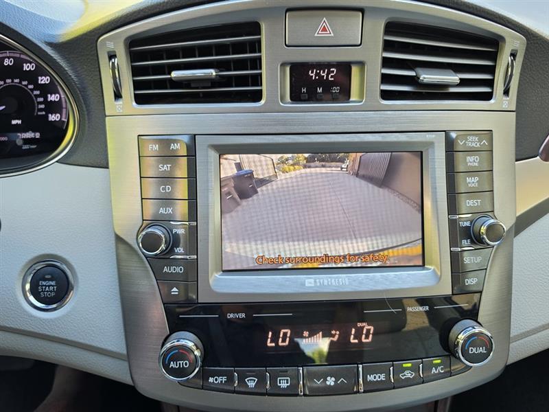 Toyota Avalon  2011