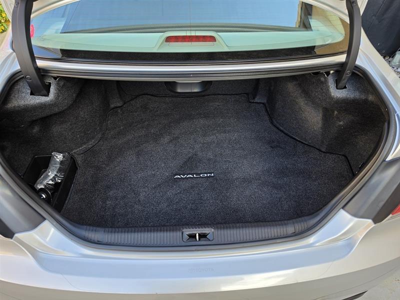 Toyota Avalon  2011