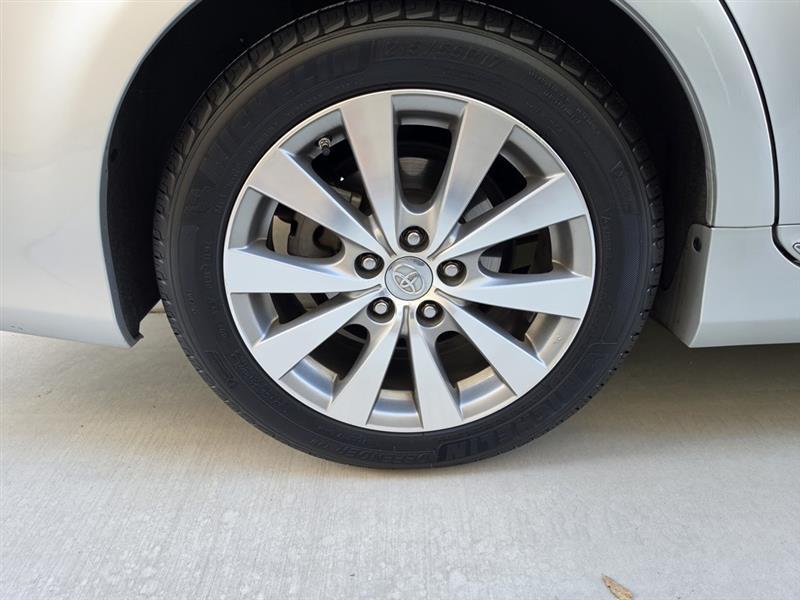Toyota Avalon  2011