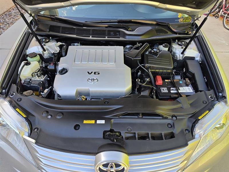 Toyota Avalon  2011