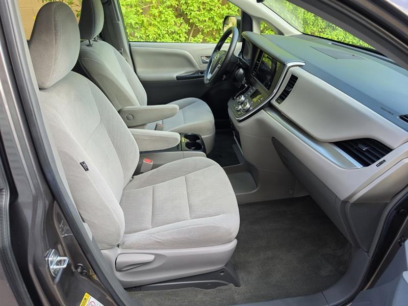 Toyota Sienna LE FWD 8-Passenger V6 2016