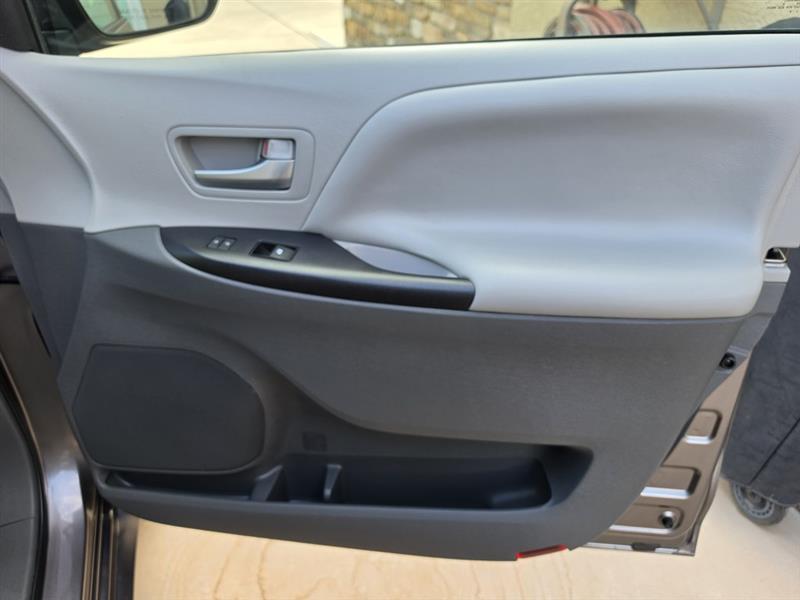 Toyota Sienna LE FWD 8-Passenger V6 2016