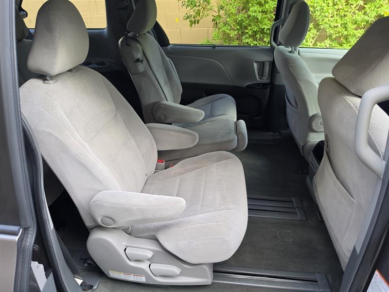 Toyota Sienna LE FWD 8-Passenger V6 2016
