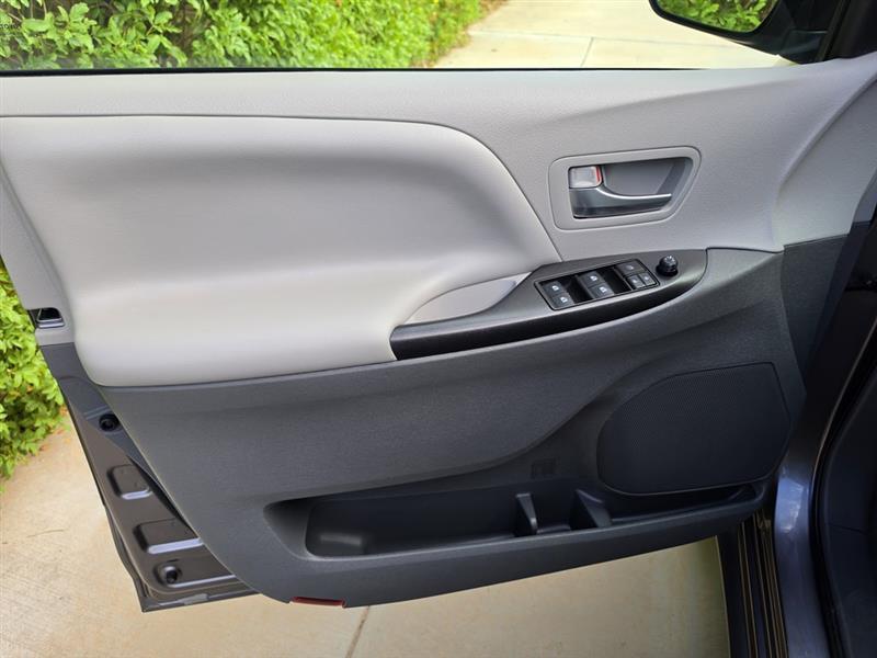 Toyota Sienna LE FWD 8-Passenger V6 2016