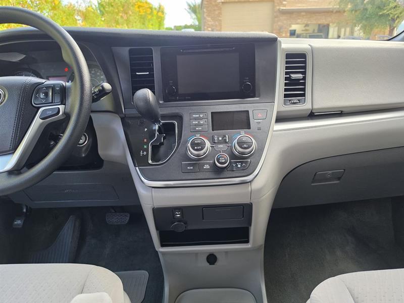 Toyota Sienna LE FWD 8-Passenger V6 2016