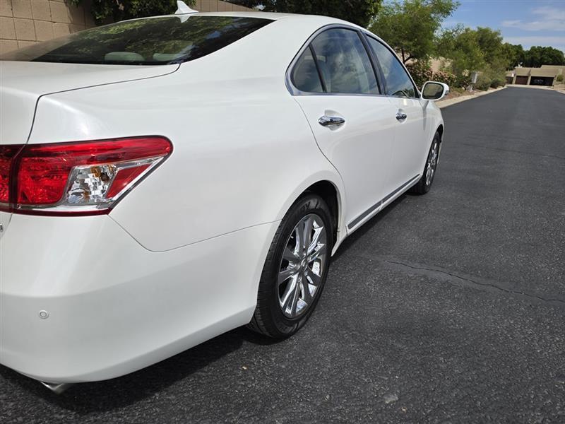 Lexus ES 350 Sedan 2011
